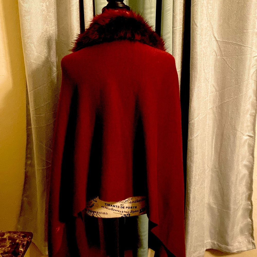 Gaby and Eden Maroon sweater wrap with faux fur collar